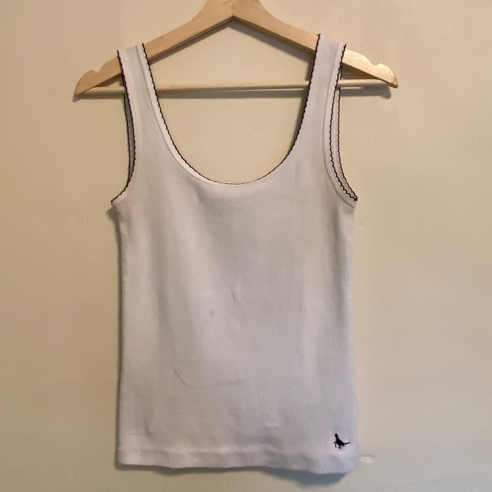 Tank top with stitched edges